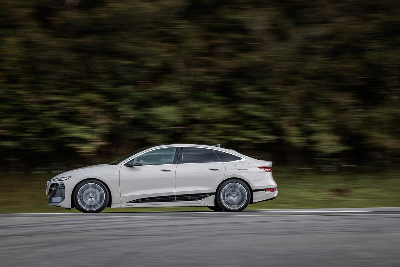 画像1: 【ミニ試乗記】Audi A6 Sportback e-tron Performance