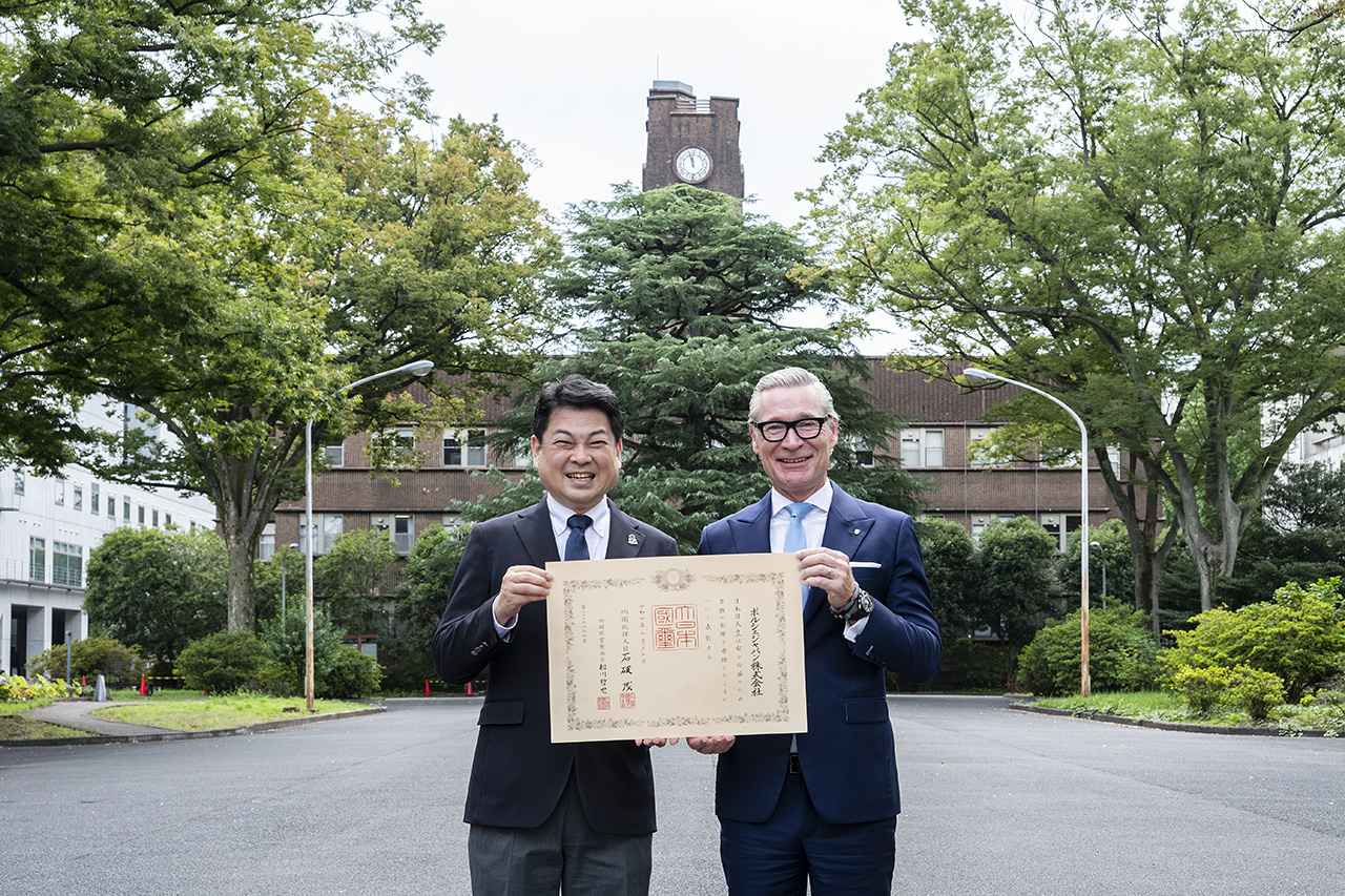 画像: 自動車インポーターとして初の紺綬褒章を受章