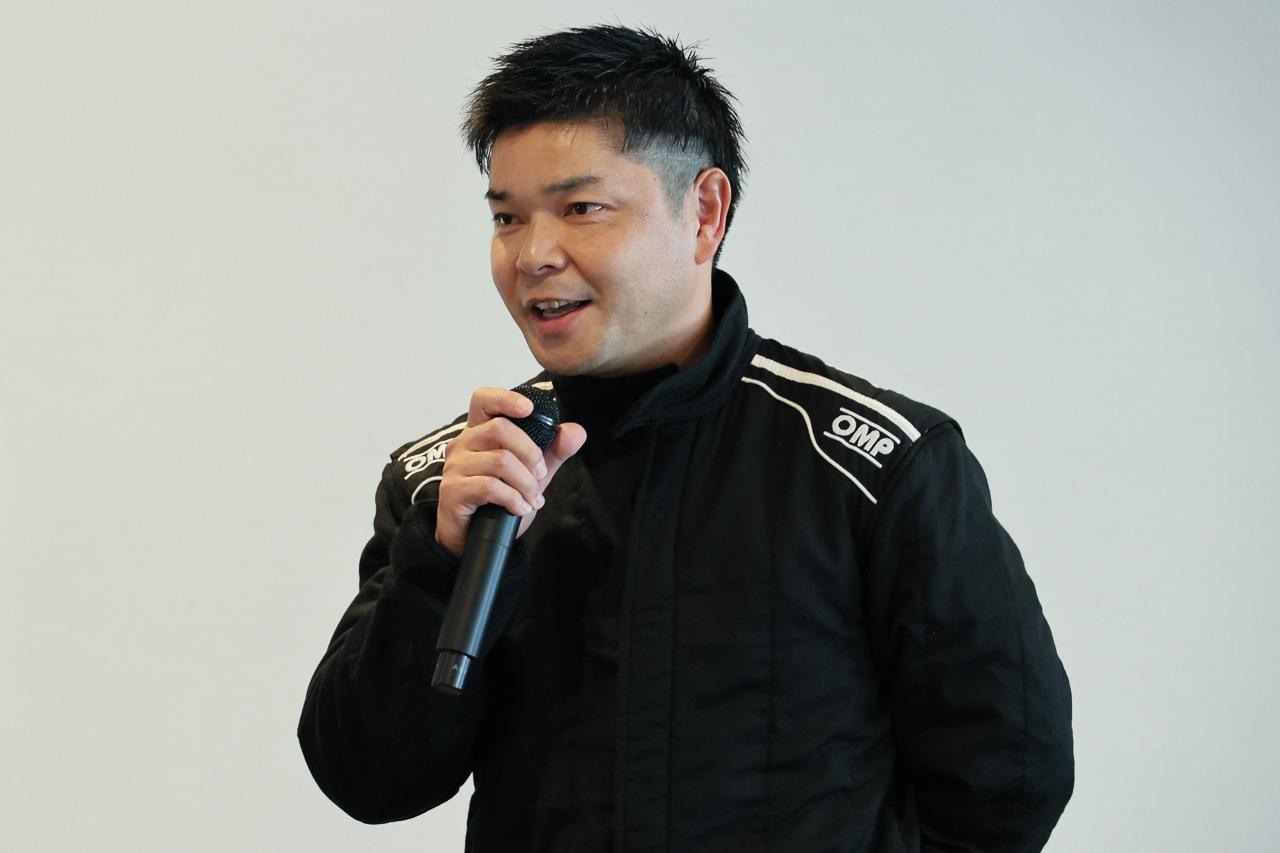 画像: カテゴリー4のインストラクターを務めるTOYO TIREのタイヤテストドライバーの長谷川悟氏