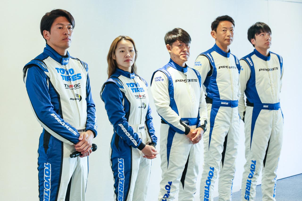 画像: インストラクターのプロドライバー。左から中山雄一選手、小山美姫選手氏、荒 聖治選手、阪口良平選手、そして、塩津裕介選手の5名。