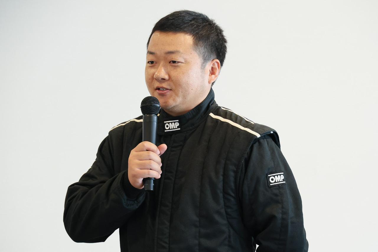 画像: カテゴリー4のインストラクターを務めるTOYO TIREのタイヤテストドライバーの齊藤竜一氏