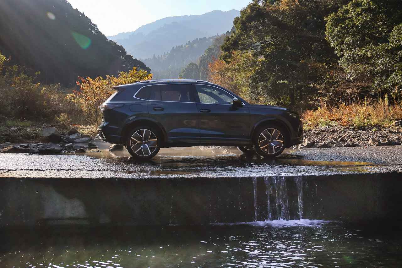 画像2: 別府田野川の“洗い越し”。もう少し水量が多いと、さらに見映えがいいのですが(笑)