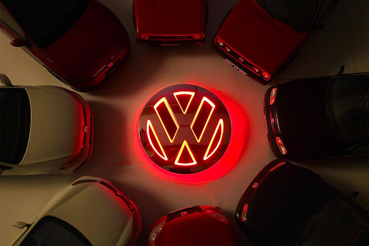 画像: 「赤」をホットハッチの象徴にしたのはこのクルマ。