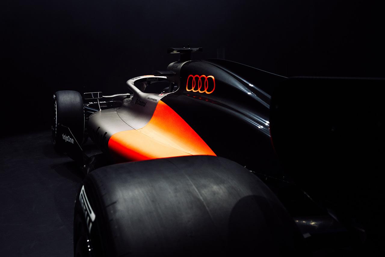 画像10: Audi R26のカラリングを初公開