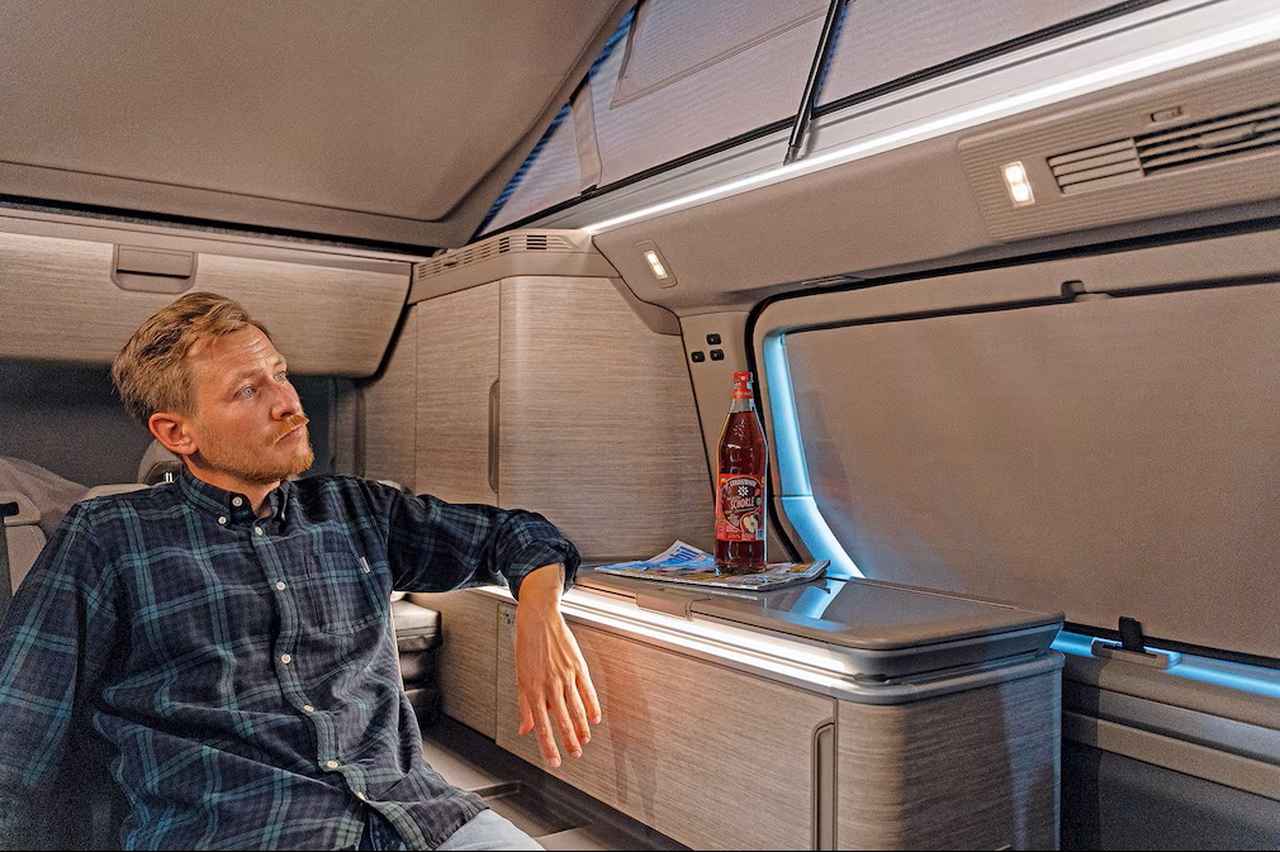 画像: 洗練された家具デザイン、優れたライティングコンセプト、そして改良されたポップアップルーフ。Californiaは多くの点で依然としてトップクラスの存在である。