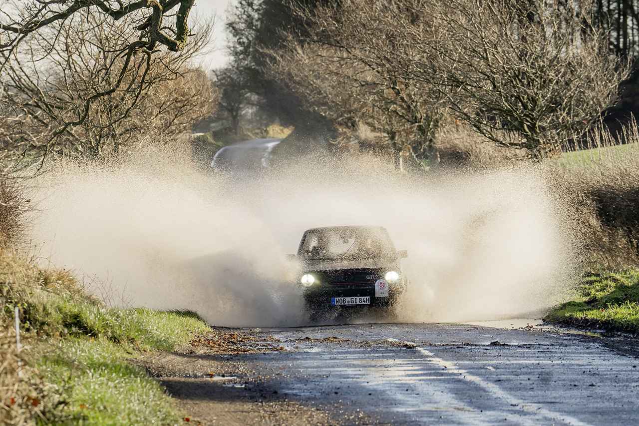 画像1: ブレーメン・クラシック・モーターショーに泥まみれのGolf1 GTIが展示された理由とは