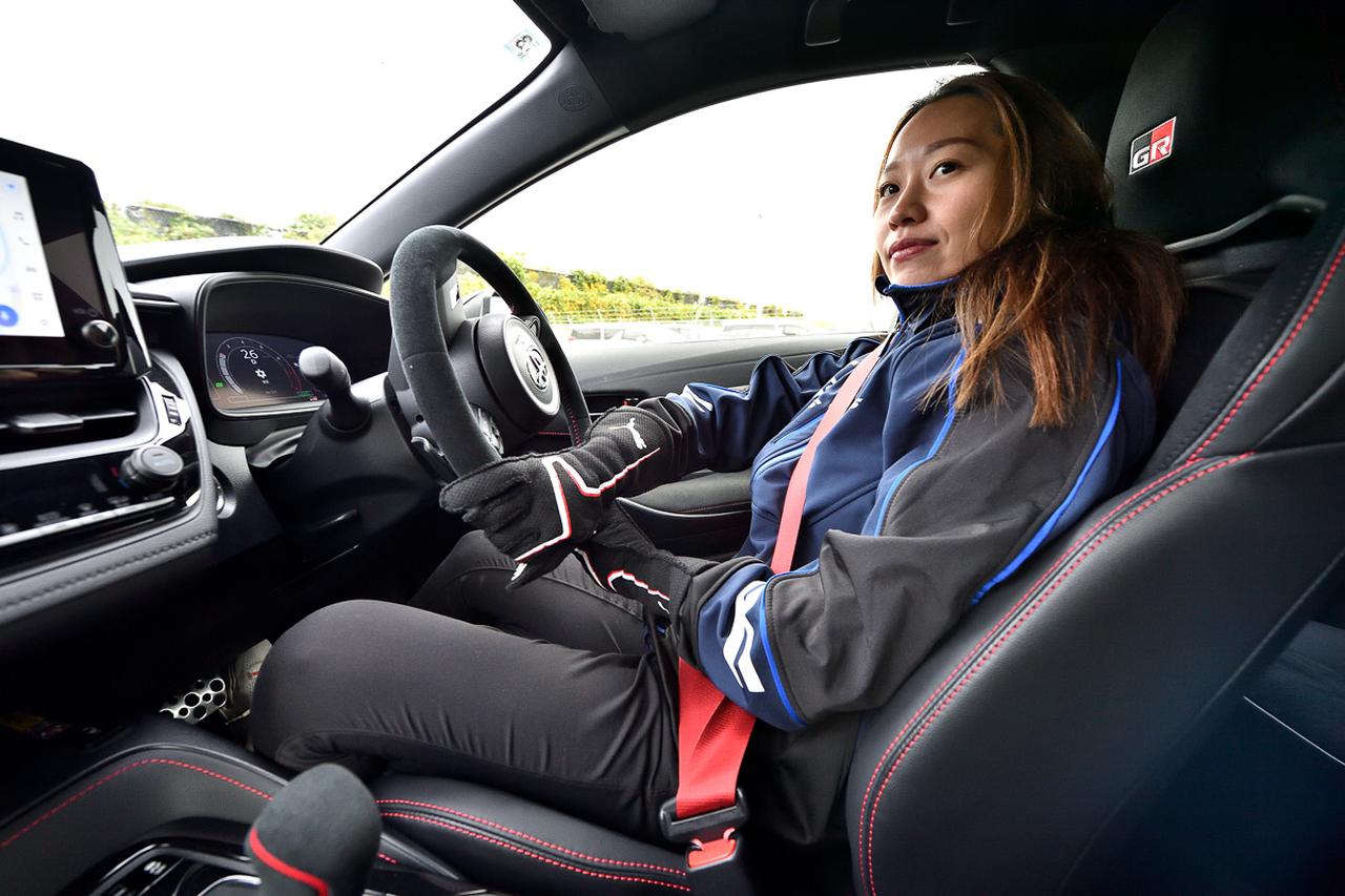 画像: PROXES Sport 2はドライ、ウェットとともにグリップが高く、その走りやすさと楽しさに笑みがこぼれる小山選手。