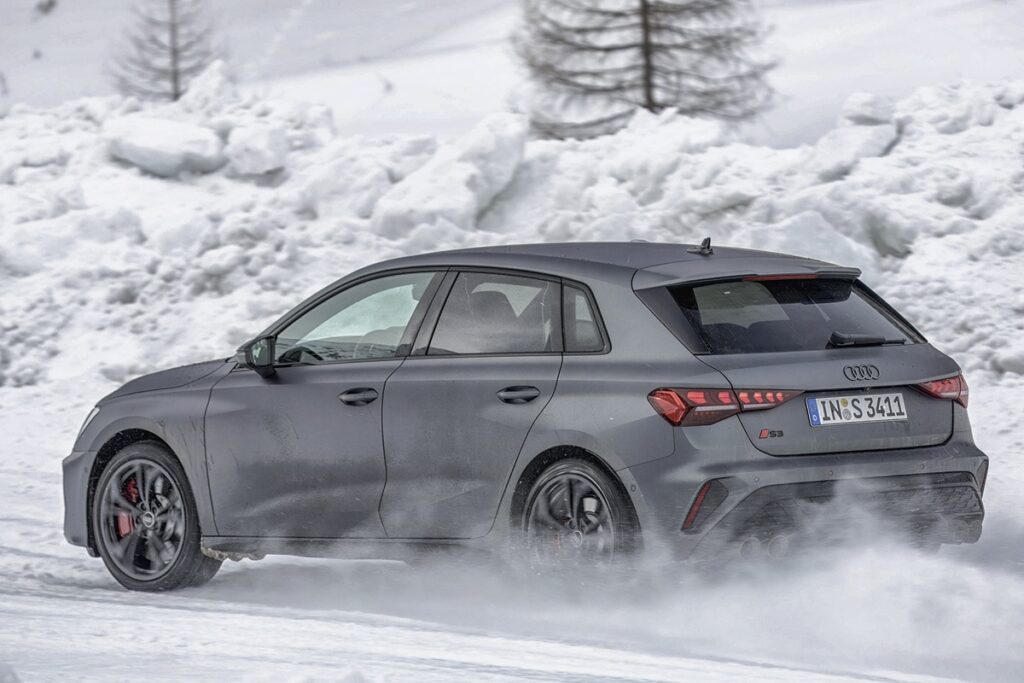 画像3: 【Auto Bild】Audi S3とVW Golf Rが雪上対決 その勝者は?