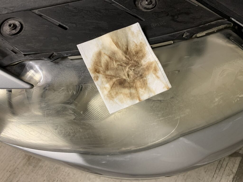 画像1: ヘッドライトレンズのクリーニング