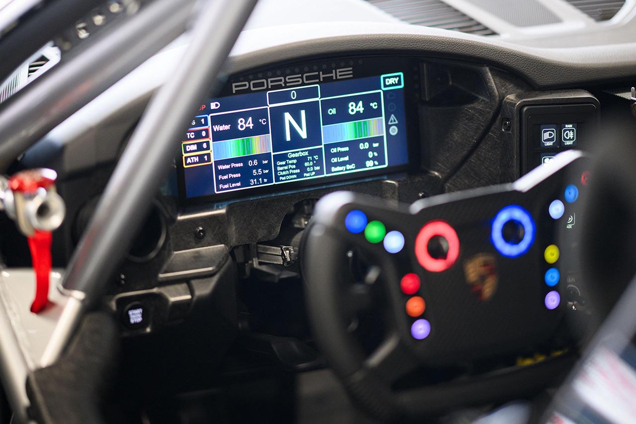 画像3: Supercup開幕に向け新型「Porsche 911 Cup」約120台をデリバリー