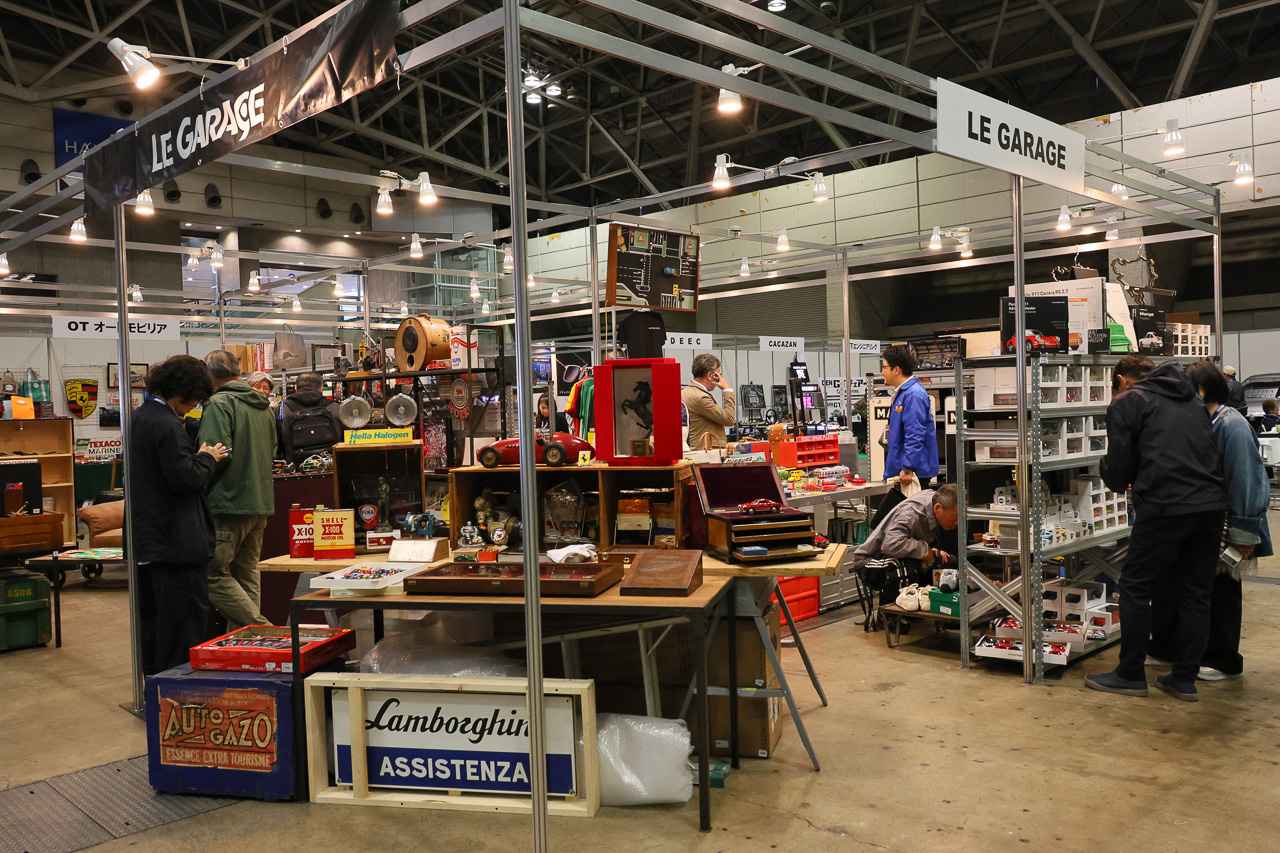 画像: ル・ガラージュがスタッフが海外で仕入れてきたお宝グッズを販売