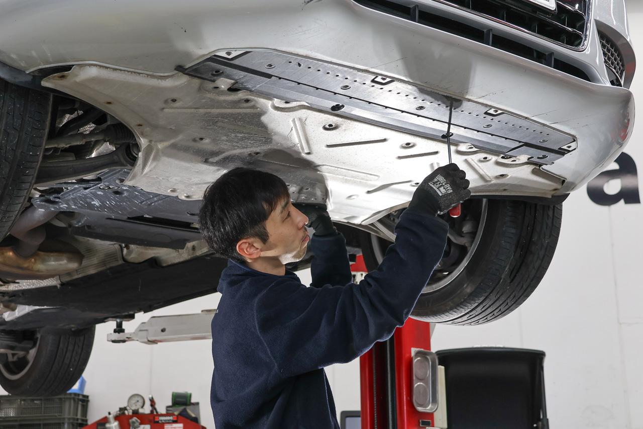 画像1: 鉄槌か、福音か。車体の底でメカニックが放った一言