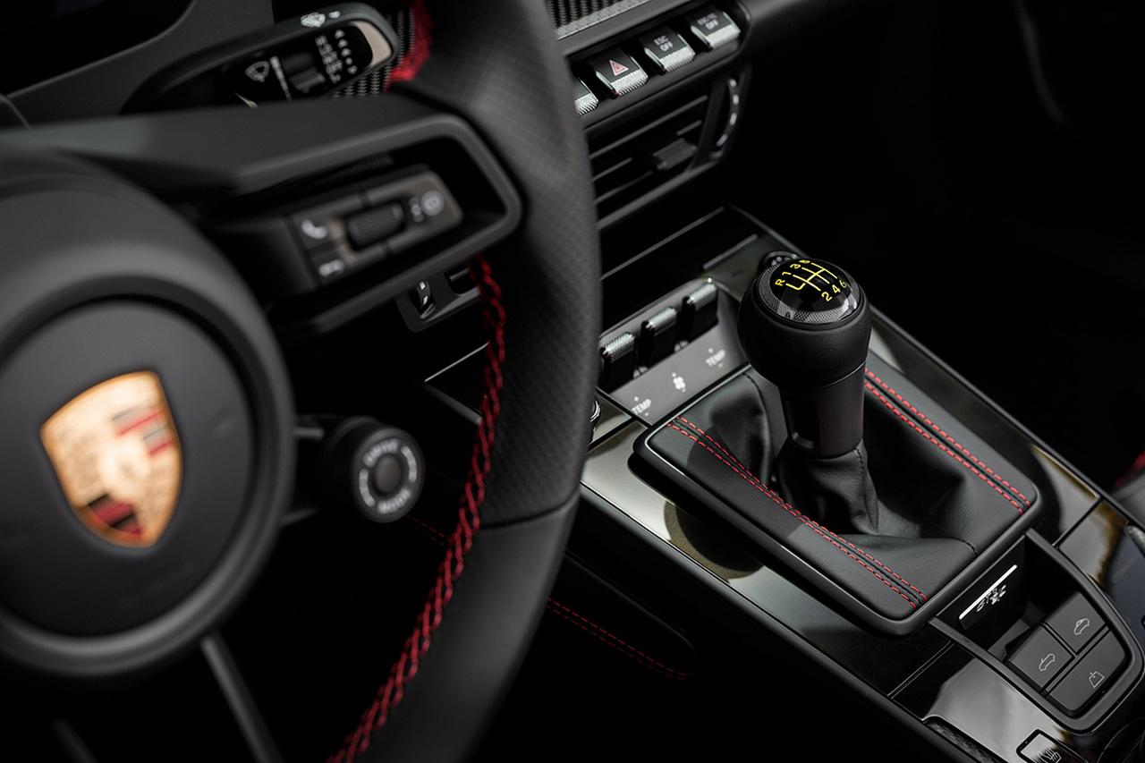 画像: GT3初のオープンモデル、6速MT専用