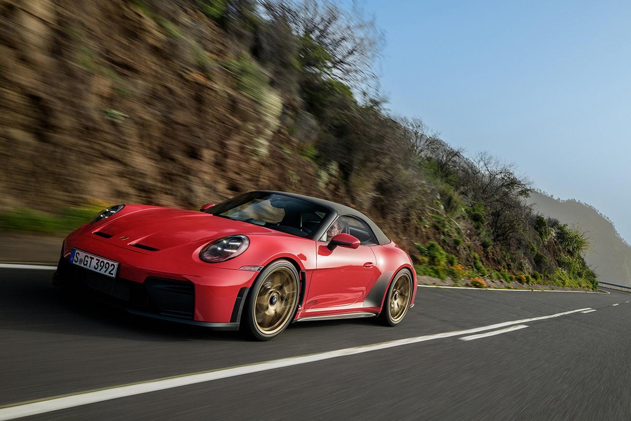 画像: 電動ソフトトップと高い快適性