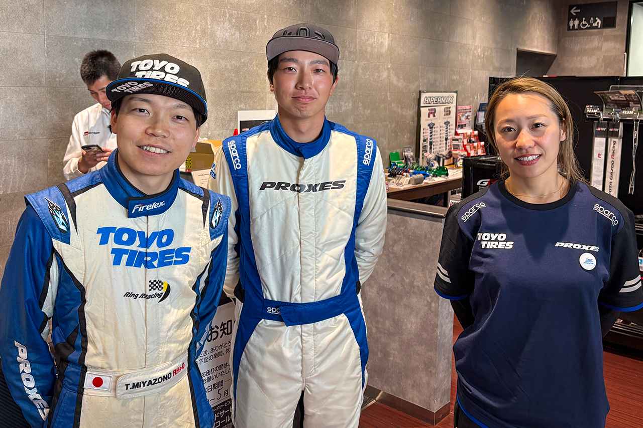 画像: トークショーを盛り上げてくれた宮園拓真選手（左）、塩津佑介選手（中央）、小山美姫選手（右）。