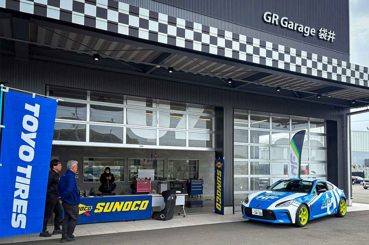 画像: 「GR Garage 袋井」は、静岡初のGR Garageとして2022年4月9日にオープンした。敷地面積3,950坪の広大なスペースを有し、展示台数が30台という広さを誇る。