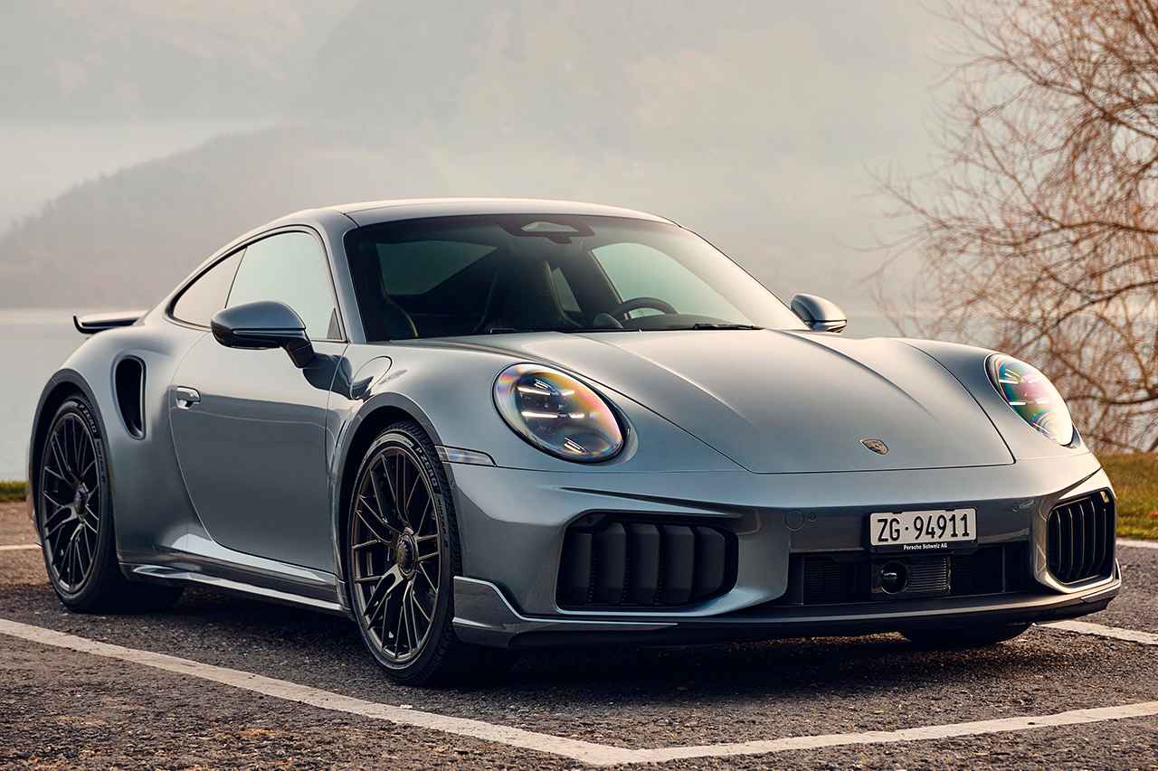 画像: 「IAAモビリティ2025」において世界初公開された「911 Turbo S」。同じタイミングで「911 Turbo S Cabriolet」もデビューした。