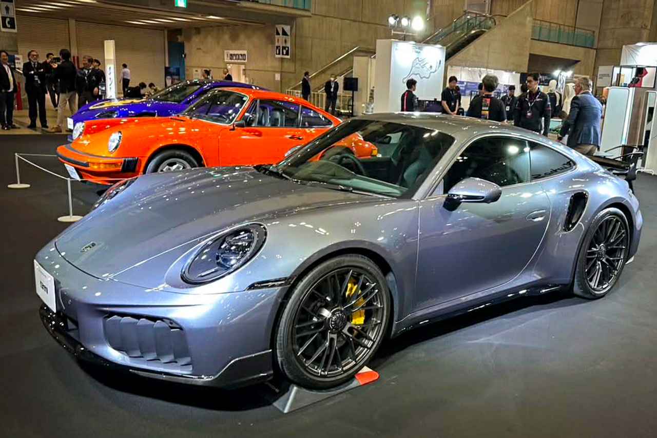 画像: オートモビル カウンシル 2026会場に展示されたポルシェ 911 Turbo S（992.2）。このときは日本に届いたばかりの状態だったという。