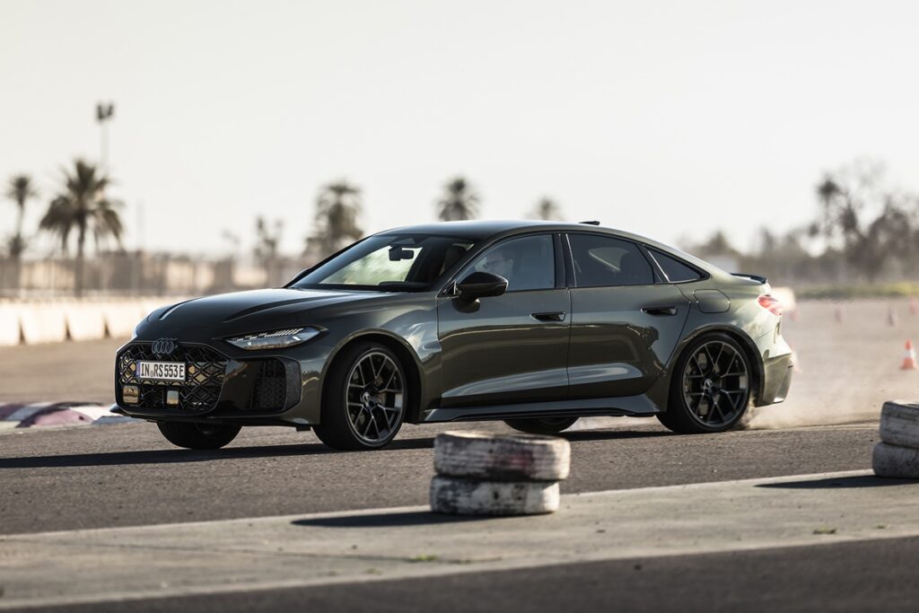 画像: Audi RS 5：直線では爆発的な加速