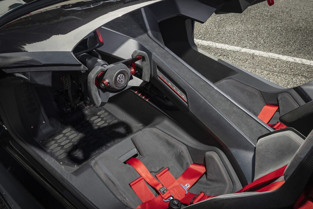 画像: Volkswagen Golf GTI Roadster(“Dark Moss Green Metallic”)