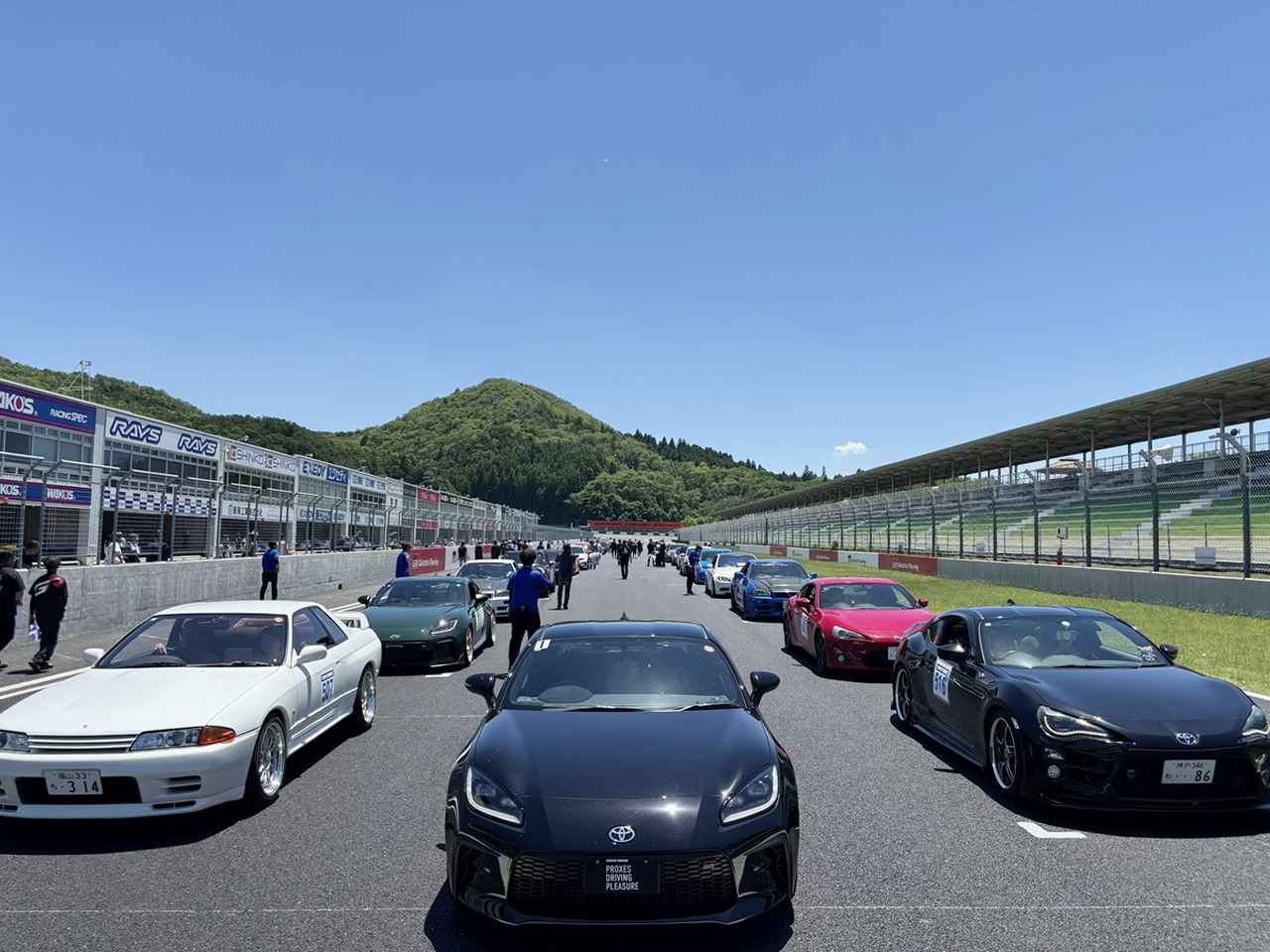 画像: 雲ひとつない快晴の岡山国際サーキットに200台超が集結