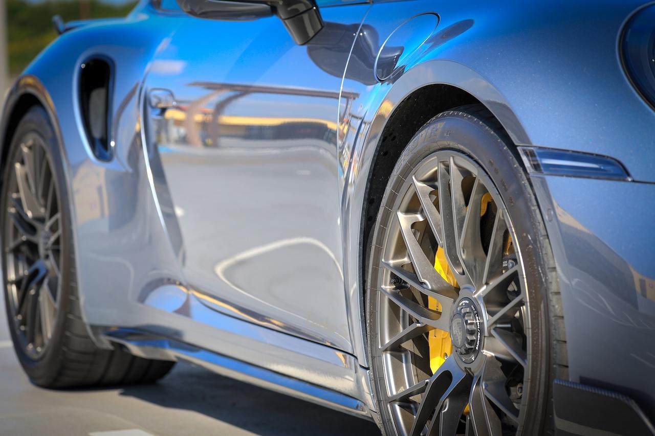 画像: 911 Turboの魅力といえば大きく張り出したフェンダー。やはり迫力が違います。