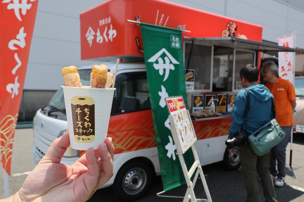画像: メイン会場には、豊橋名物のちくわを販売する並ぶキッチンカーも。