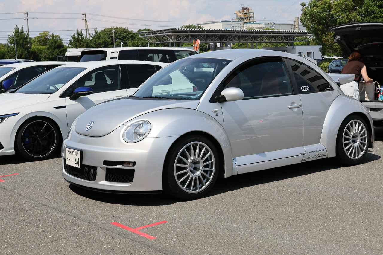 画像2: メイン会場に並ぶ参加者の愛車たち。
