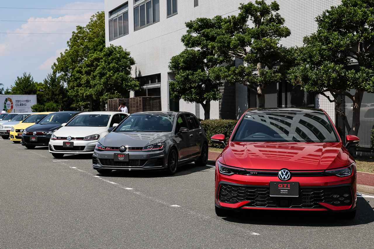 画像1: メイン会場には歴代Golf GTI展示。