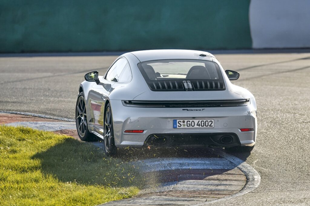画像2: 【Auto Bild】911 Carrera TはMTと走る歓びを追求した1台だ！