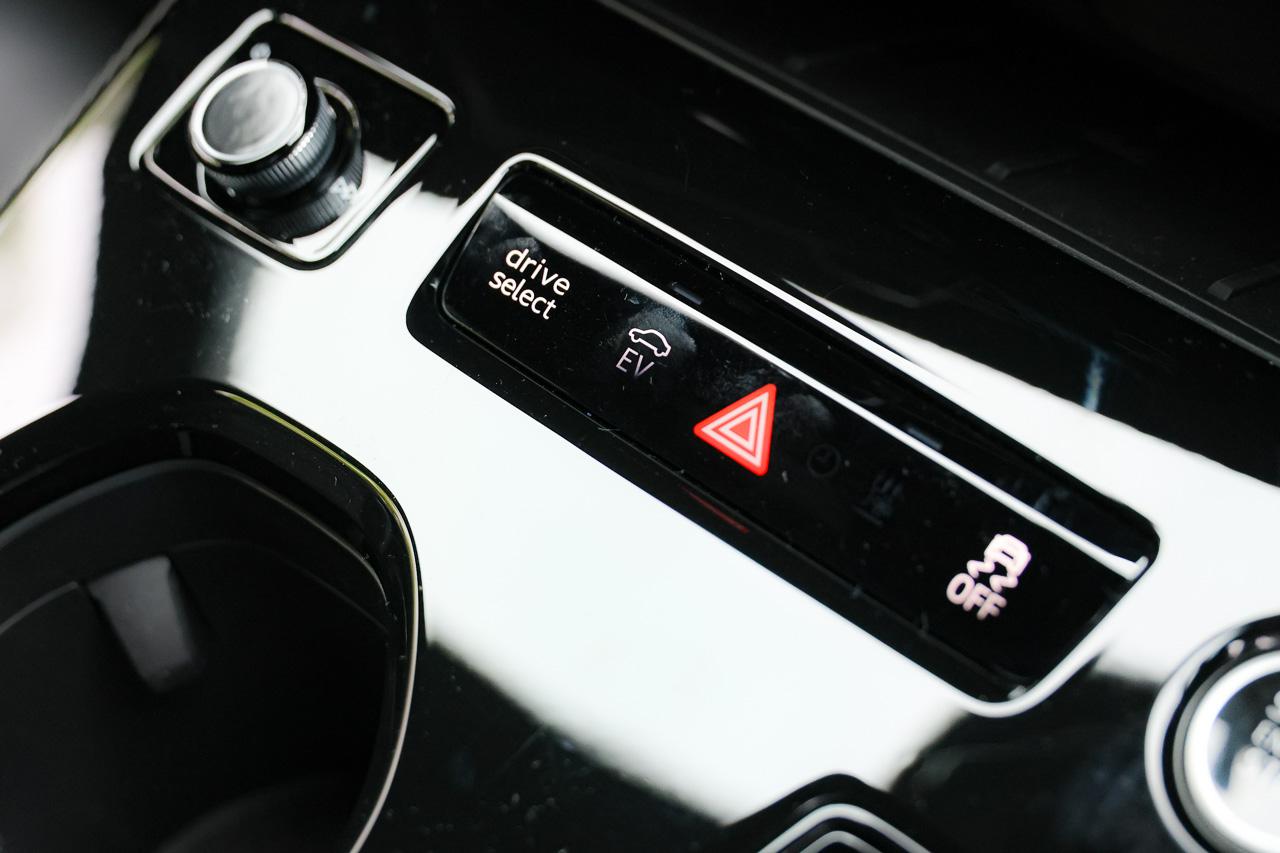 画像: EVモードなら100km以上の移動も電気だけで