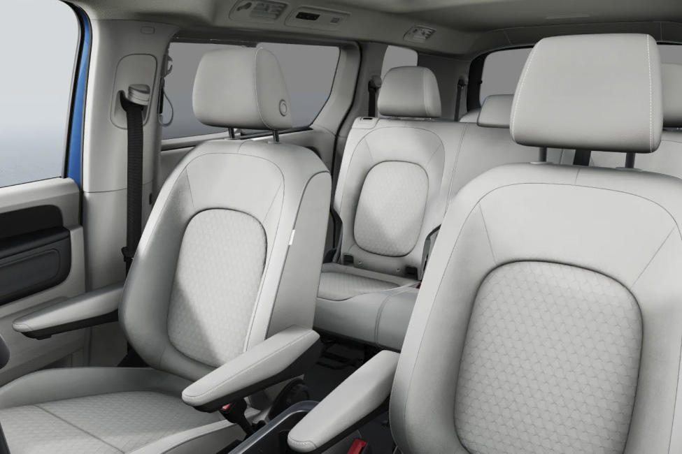 画像4: VWJ、ID. Buzz日本導入1周年で「ドラえもん」とコラボ、70台限定記念モデルも発売