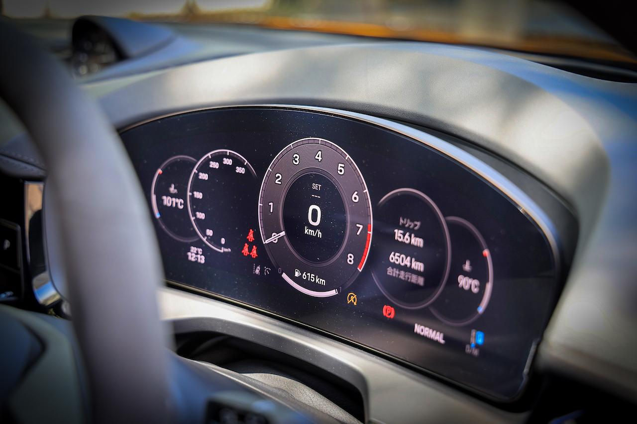 画像: 「Panamera GTS」の最高速度は302km/h。スピードメーターは350km/hまで目盛られる。