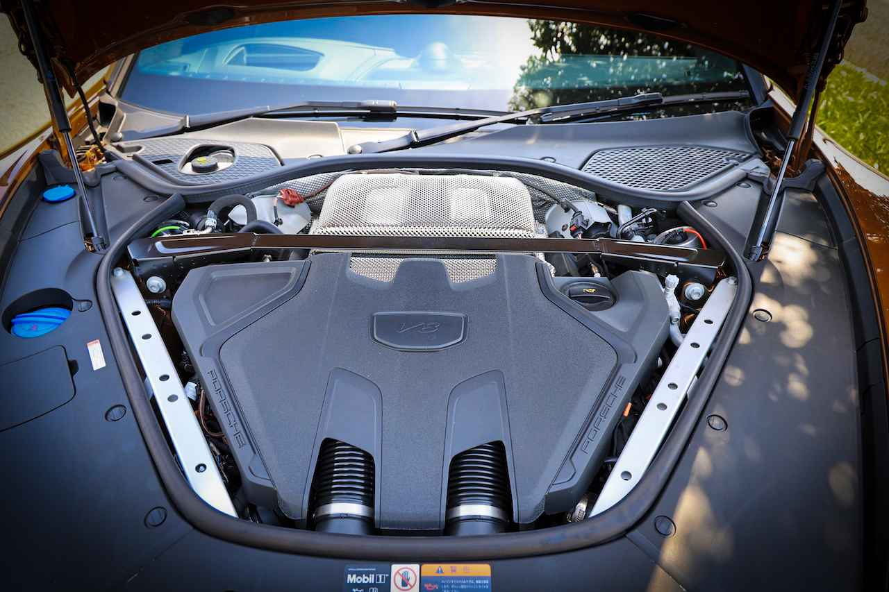 画像: 「Panamera GTS」に搭載される、4リッター V型8気筒ツインターボエンジンの最高出力500PS、最大トルクは660Nmを発揮。