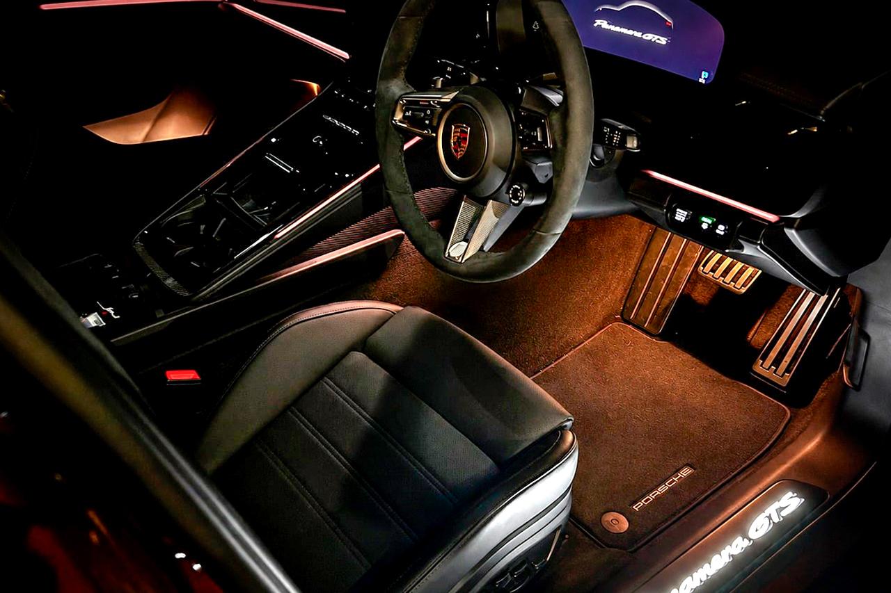 画像: 「Panamera GTS」のロゴが目を引くイルミネーテッドドアシルガードはオプション（17万円）。