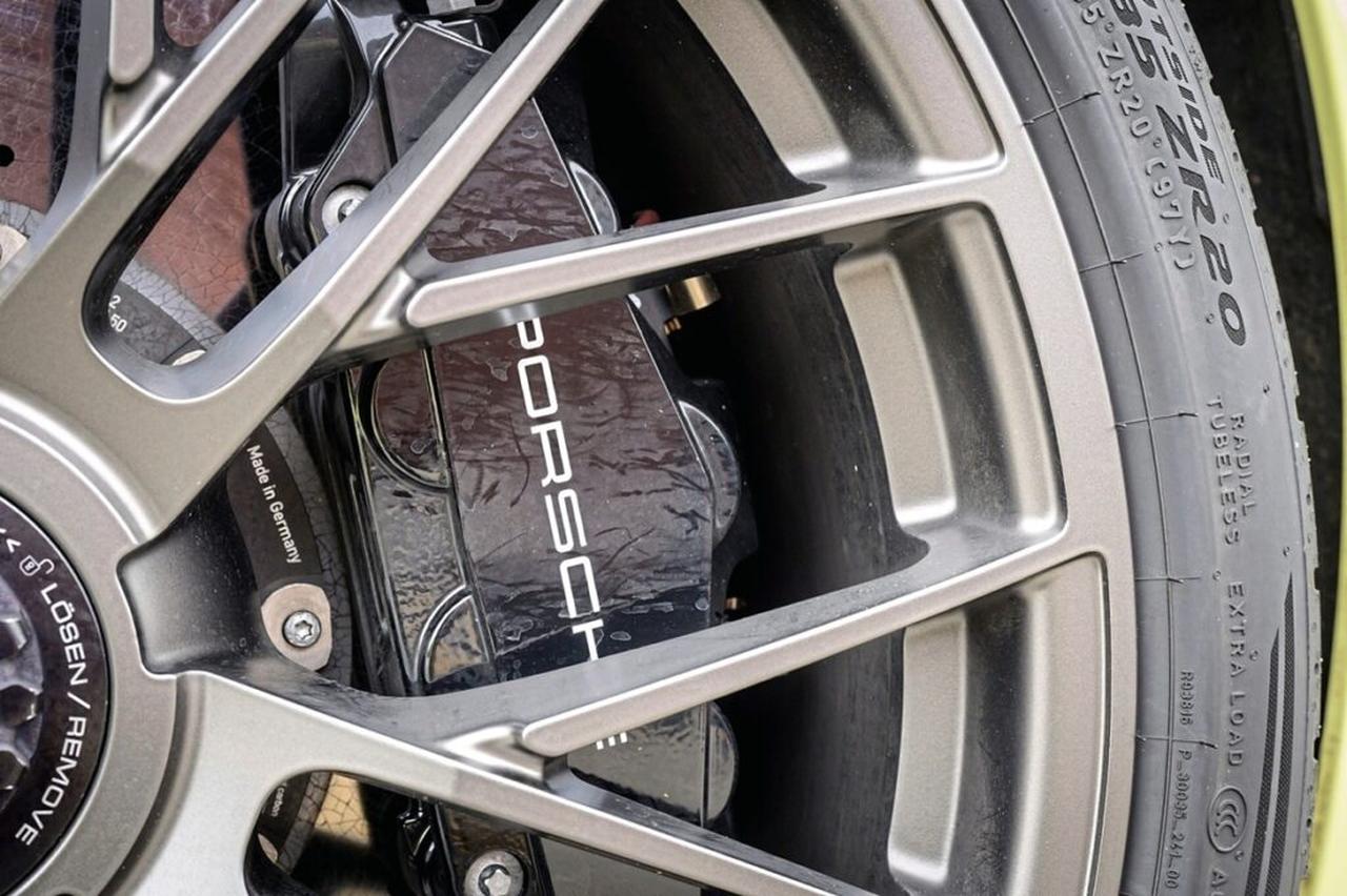 画像: 911 Turbo Sは、価格も決して控えめではない