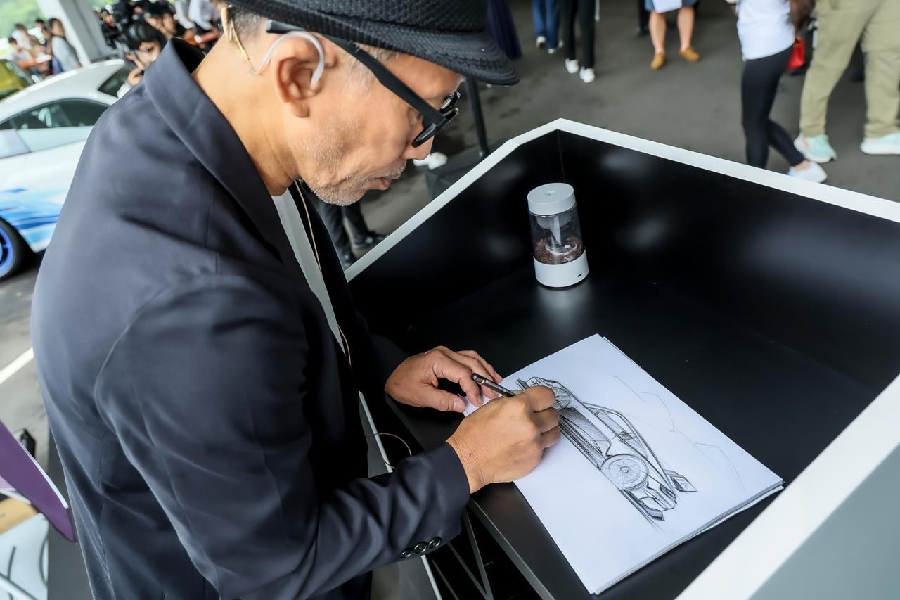 画像: 山下周一氏による「911 GT3 Artisan Edition」のスケッチセッション。
