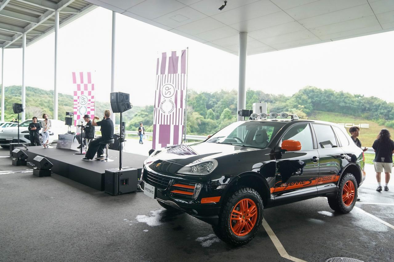 画像: ステージの脇にはCayenne(Transsyberia仕様)の実車が展示された。