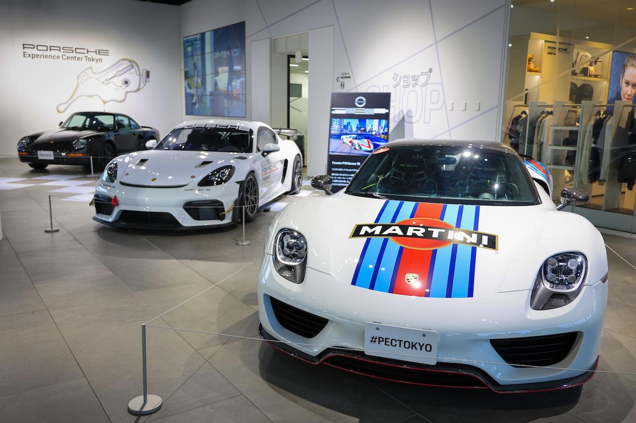 画像: 918 Spyderが展示されたほか、奥のCaymanはなんと運転席に座れることができた。