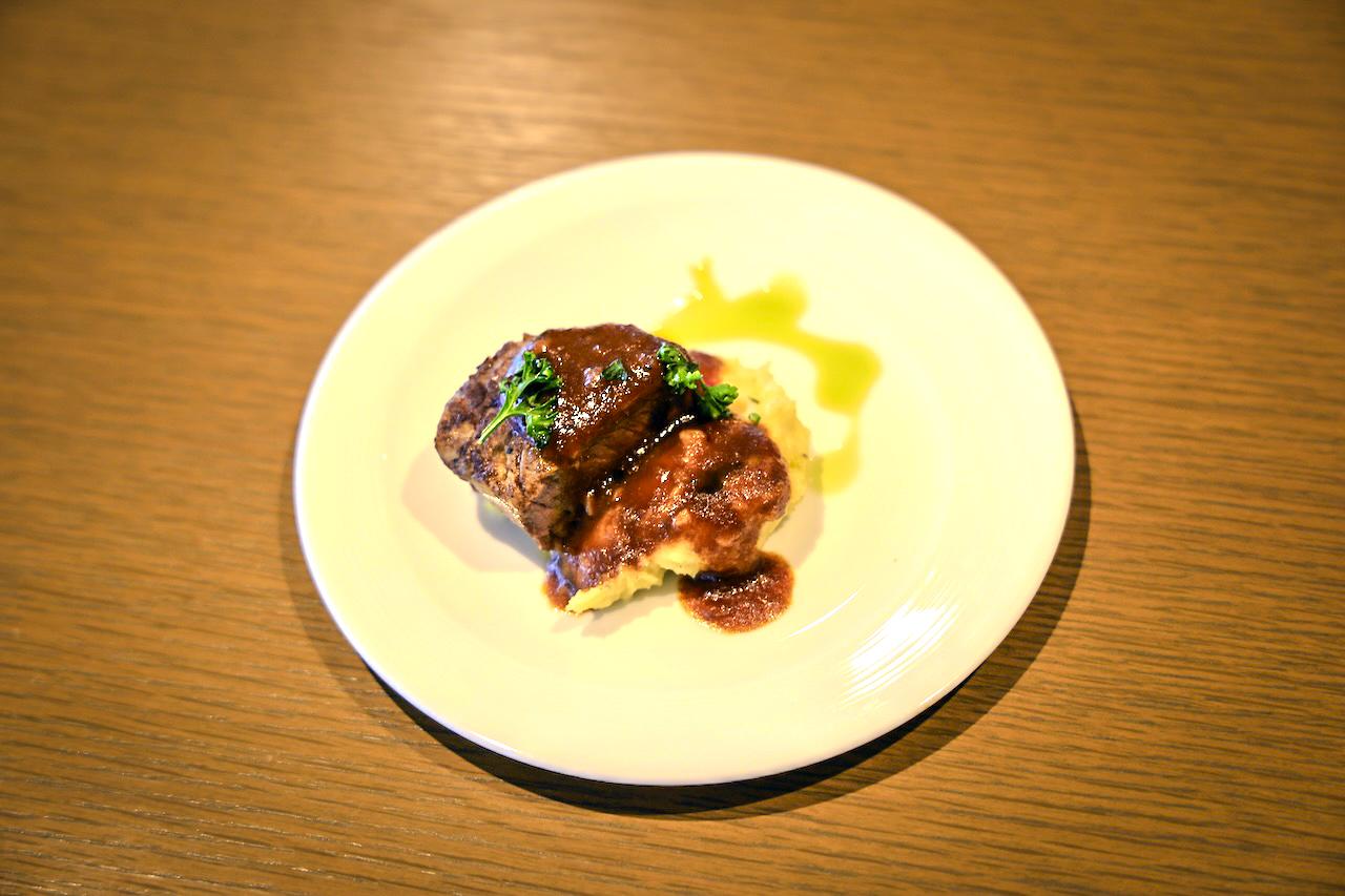 画像: メインディッシュには「木更津ビーフヒレ肉 マスタードワインソース添え」をチョイス。美味しくいただきました。