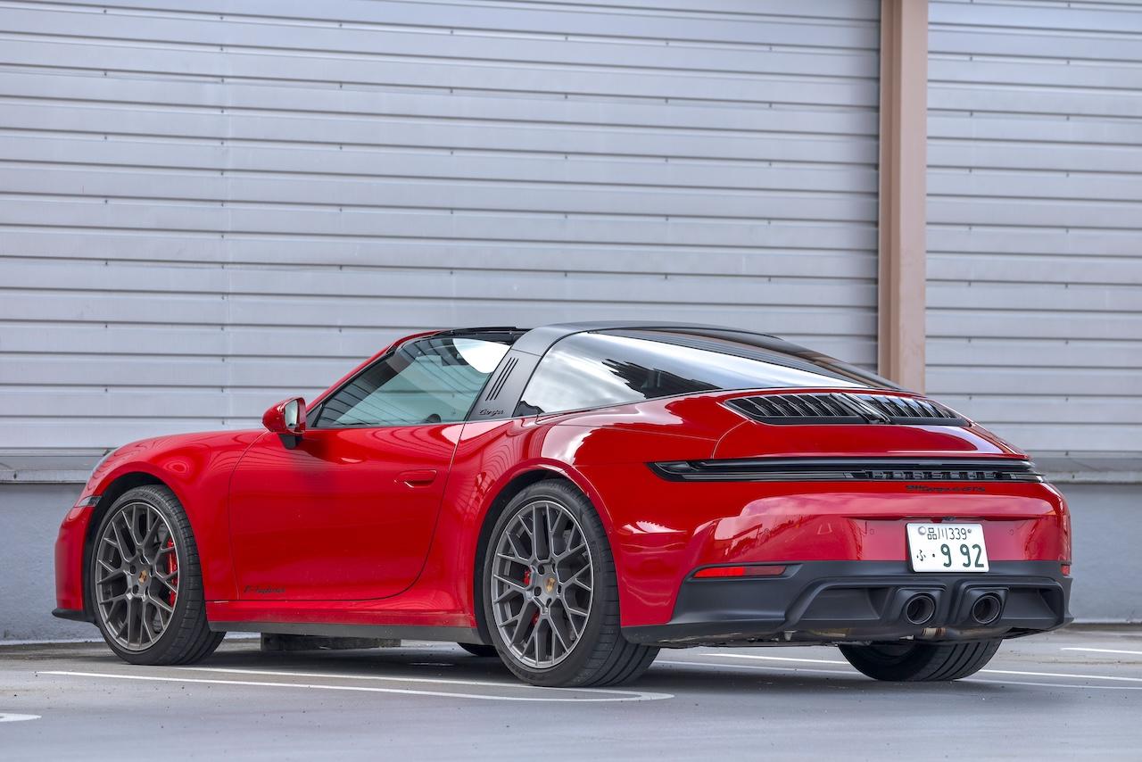 画像: CoupeともCabrioletとも違う、Targa独得のシルエット。撮影中、ダイハツ コペンに乗るオーナーが「これ欲しいんです」と話しかけてきてきました。