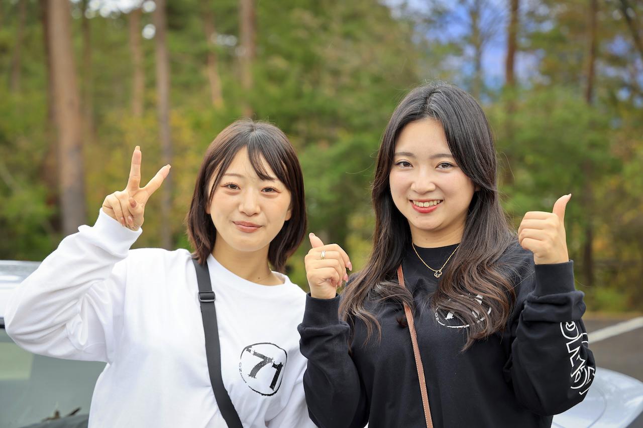 画像: イベント終了後もファンと交流していた兼松由奈、伊藤はづき両選手。