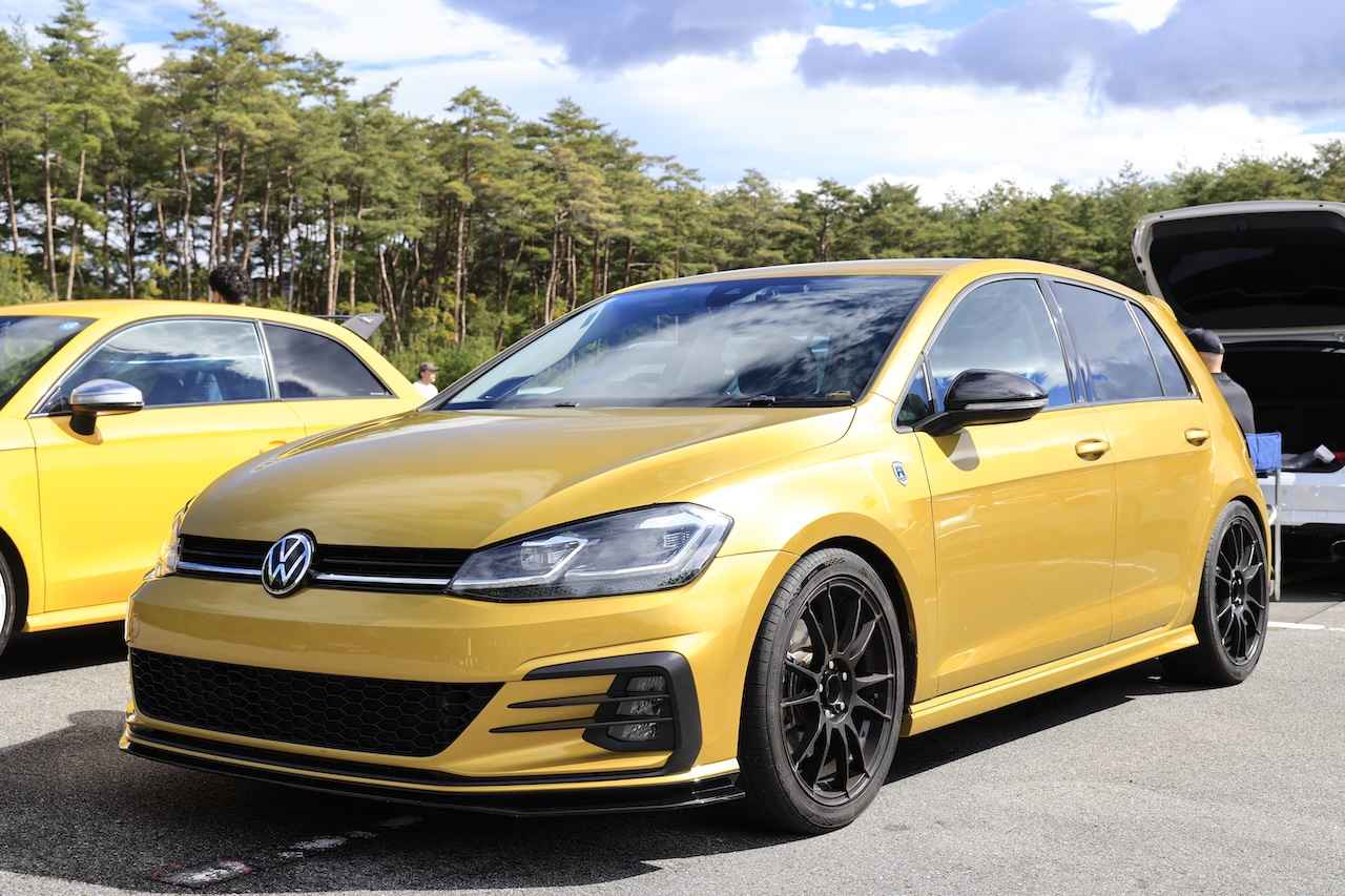 画像: こちらのGolf7.5は、HighlineをベースにGTIのバンパーを装着。