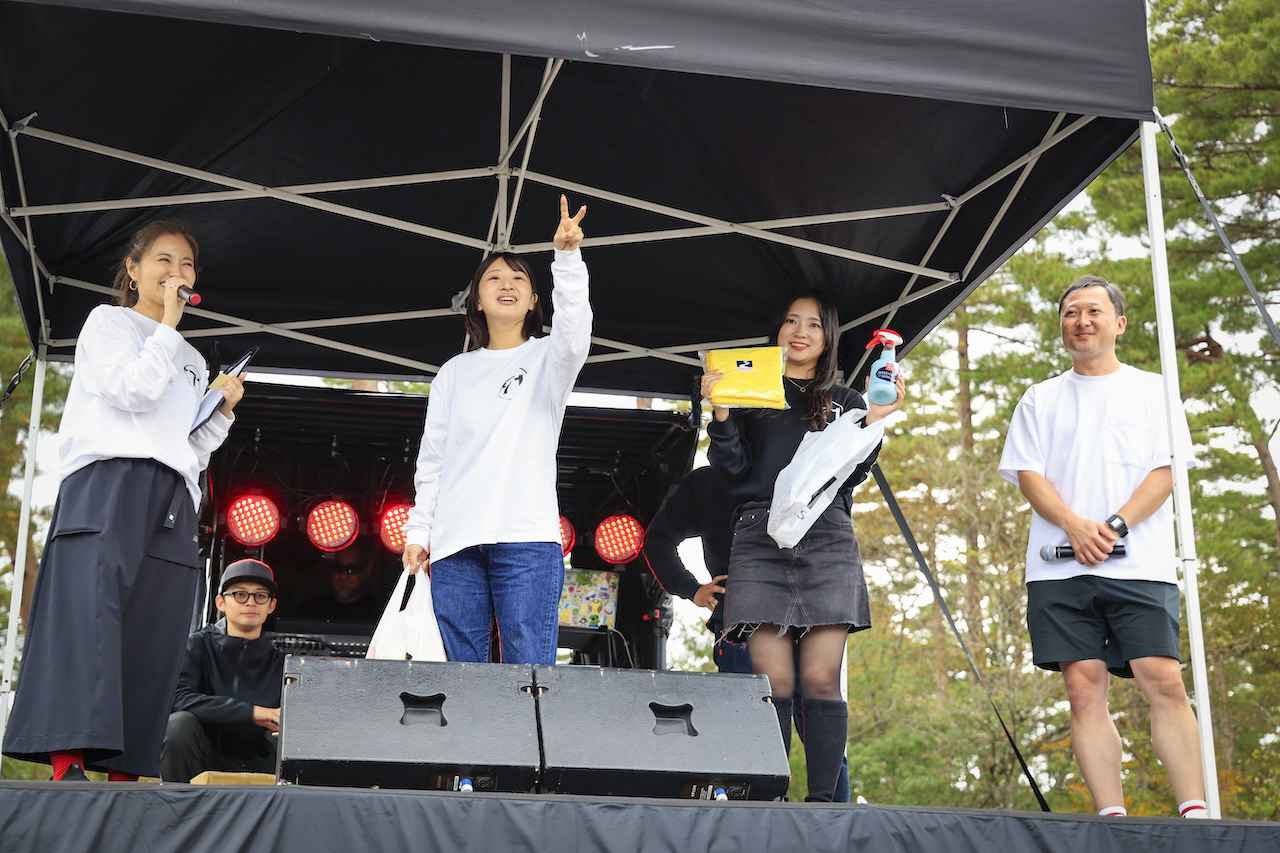 画像: 兼松さんと伊藤さんがプレゼンターとなり開催された抽選会＆じゃんけん大会。