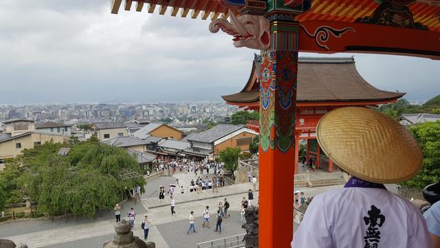 画像: 番組でもご紹介した「西門」からは、京都の市街地を一望! 普段は入れない場所に入れていただき感動♪