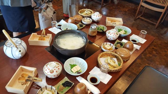 画像: 湯葉のおさしみや田楽、湯豆腐などなど、豆腐づくしのランチを堪能しました。お腹いっぱい♪