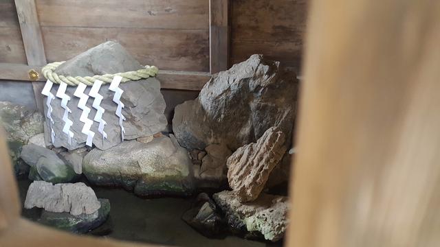 画像: 御井寺⇒三井寺の由来となった閼伽井屋の井戸
