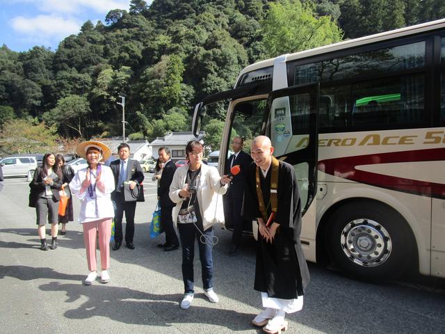 画像: 長谷寺の住職さんがお出迎えしてくれました