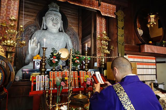 画像: 岡寺(龍蓋寺)でのご祈祷の様子