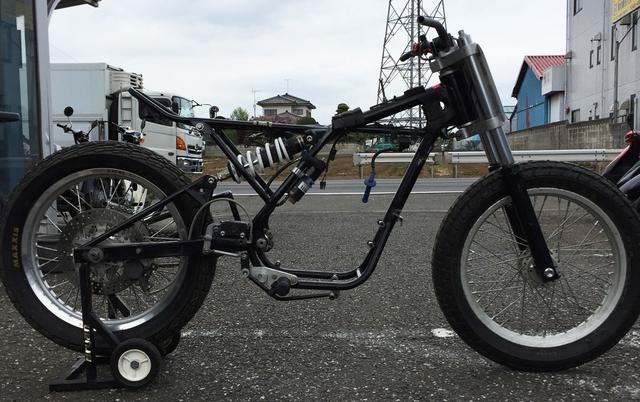 画像: ローリングシャシーのC&J Racing Frame。エンジンを下ろしたタイミングはダメージチェックにうってつけ。 撮影: FEVHOTS